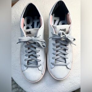 P448 sneakers in EUC - Size 39, I am a size 8
